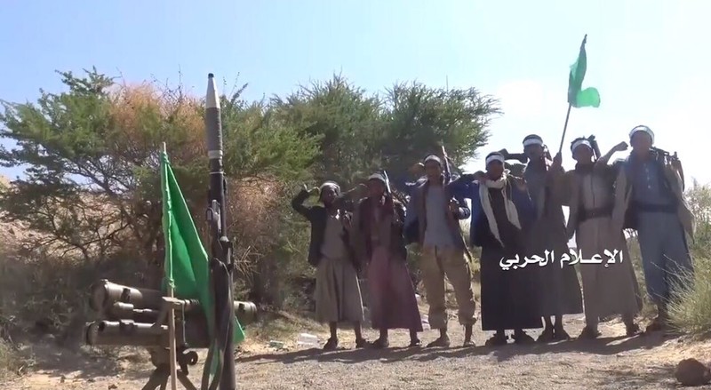 Các chiến binh Houthi ăn mừng chiến thắng ở Yemen. Ảnh tài khoảng  Yemen Observer