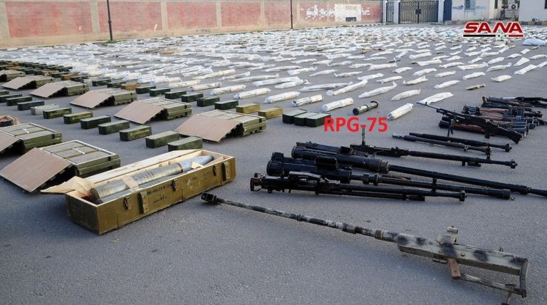  Một số vũ khí trang bị mà quân đội Syria thu giữ trên khu vực miền Nam, tỉnh Daraa và Quneitra. Ảnh: SANA.