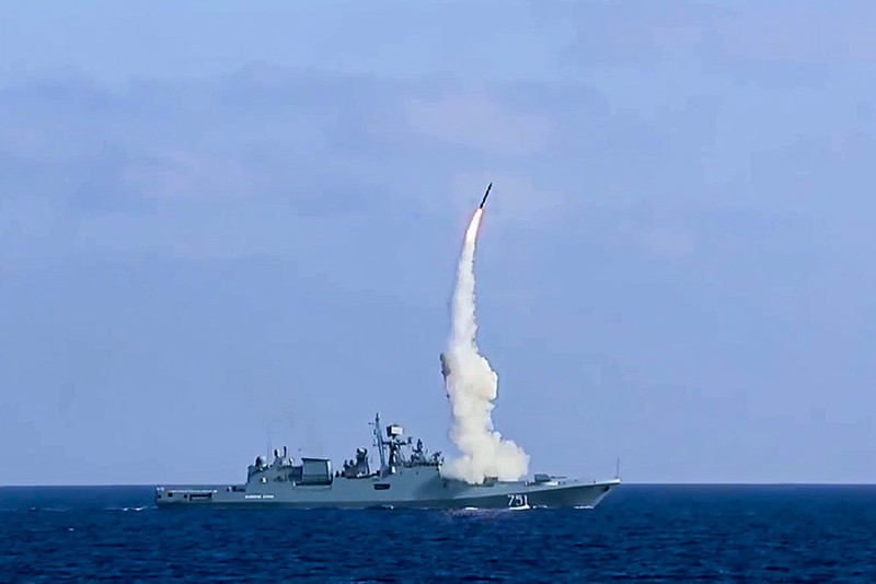 Chiến hạm Nga phóng tên lửa Kalibr. Ảnh minh họa Russian Gazeta
