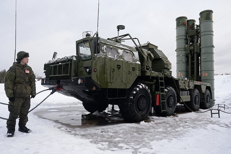 Tổ hợp xe phóng đạn tên lửa S-400 Triumph nhập khẩu từ Nga. Ảnh minh họa: Rusian Gazeta.