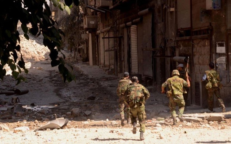 Binh sĩ quân đội Syria, tấn công trên chiến trường ngoại ô Damascus. Ảnh minh họa: Masdar News.