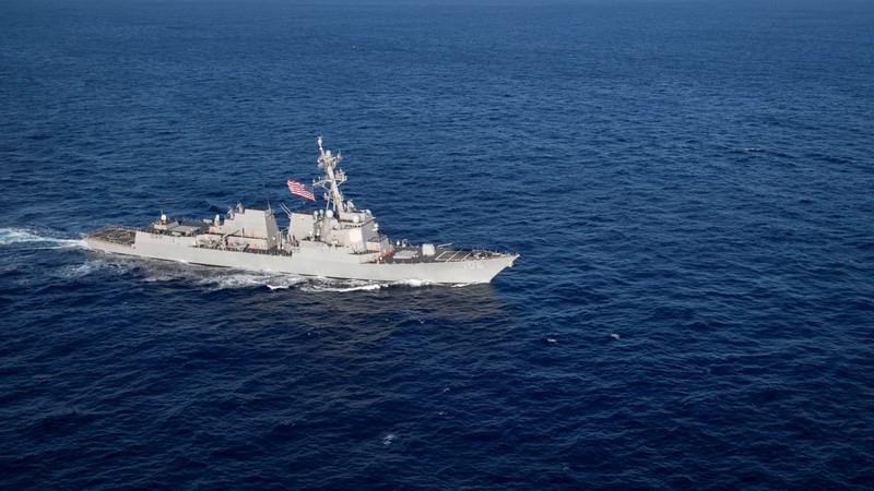 Khu trục hạm tên lửa có điều khiển USS Campbell của Mỹ trên Biển Đông. Ảnh: Reuters.