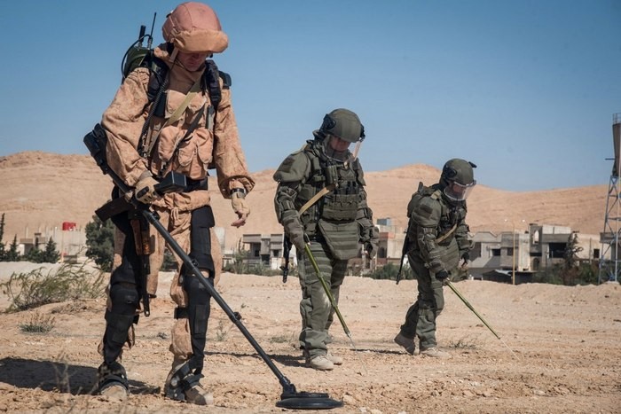 Chiến sĩ công binh, sử dụng khung xương trợ lực EO-1 trên chiến trường Syria.