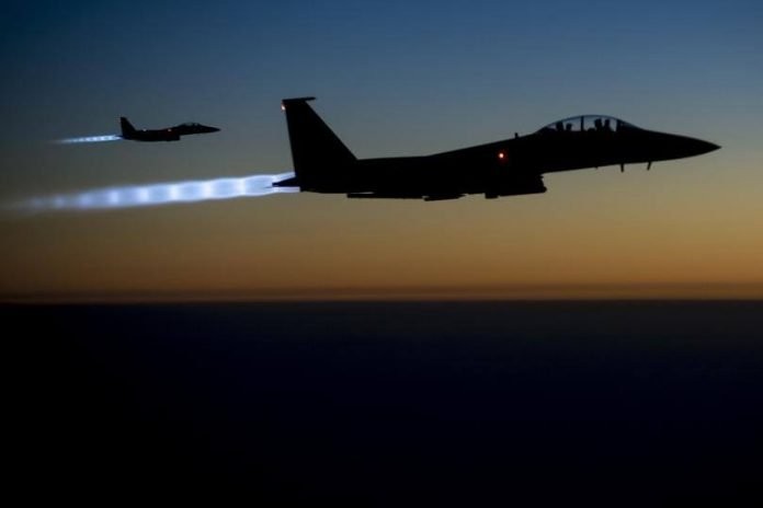 Không quân Mỹ không kích quân đội Syria ở Deir Ezzor.