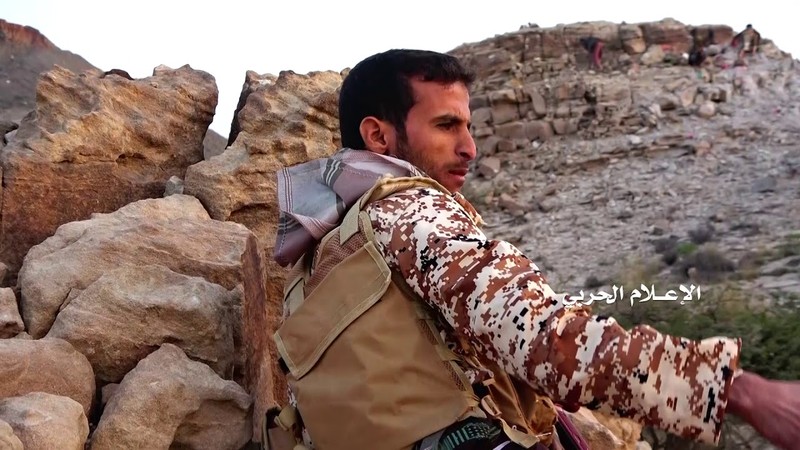 Một chiến binh Houthi trên chiến trường biên giới Yemen - Ả rập Xê-út.