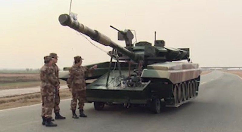 Bia mô hình xe tăng T-90 Trung Quốc. Ảnh: Defence - Blog.