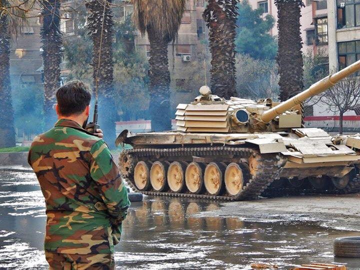 Xe tăng T-72 T-72 Shafrah trang bị lớp giáp xếp Dao cắt chống tên lửa chống tăng có điều khiển ATGM. Ảnh: tanks-encyclopedia.