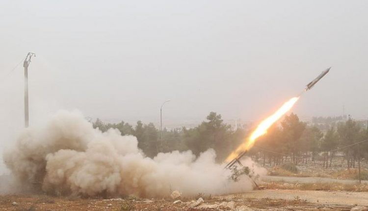 Các phần tử thánh chiến phóng tên lửa tự chế vào các khu vực do chính quyền Syria kiểm soát. Ảnh minh họa: Muraselon.