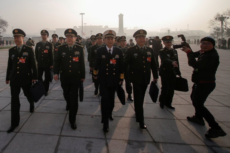 Đoàn đại biểu quân đội tham gia Đại hội đại biểu Nhân dân Trung Quốc đến Đại lễ đường. Ảnh SCMP