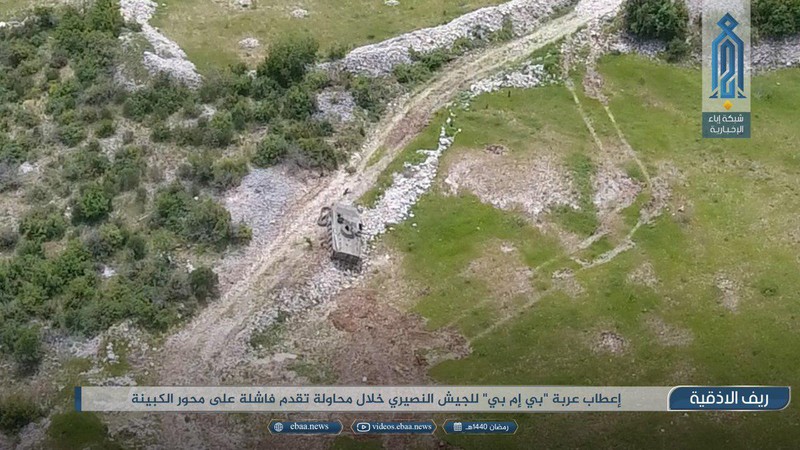 Xe bộ binh chiến đấu của sư đoàn cơ giới số 4 bị bắn hỏng trên đường tiến vào thị trấn Kabani. Latakia
