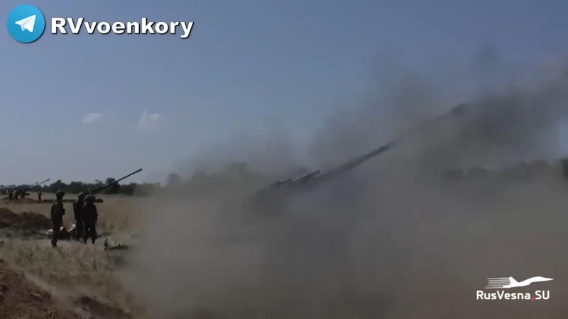 Trận địa pháo xe kéo Msta-B quân đội Nga. Ảnh RusVesna