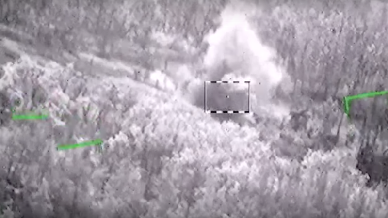 Không quân Nga, sử dụng vũ khí độ chính xác cao tiêu diệt phương tiện cơ giới Ukraine. Ảnh RT