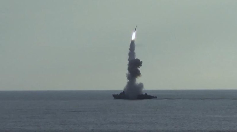 Hải quân Nga phóng tên lửa Kalibr trên Biển Đen. Ảnh Bộ quốc phòng Nga. 