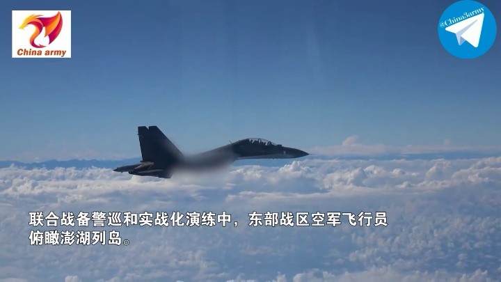 Máy bay chiến đấu Nga, trang bị tên lửa chiến đấu diễn tập quân sự quanh đảo Đài Loan.