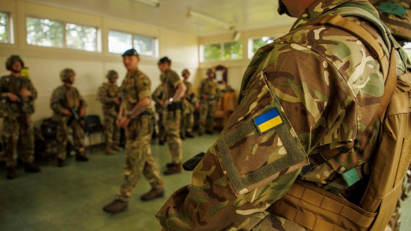 Tân binh quânđội Ukraine huấn luyện tại Anh. Ảnh Military Ukraine