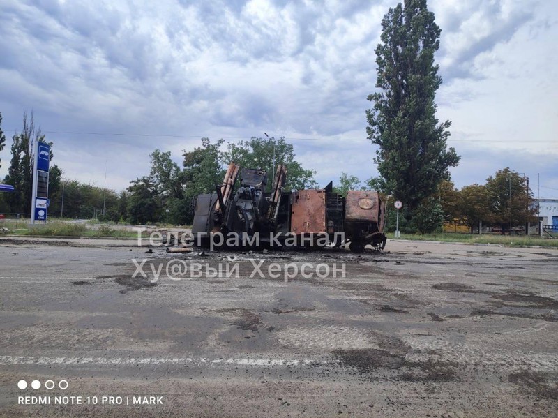 Một tổ hợp tên lửa và pháo phòng không Pantsir-S1 bị phá hủy tại thành phố Oleshky, tả ngạn vùng Kherson. Ảnh video Military Ukraine Portal. 