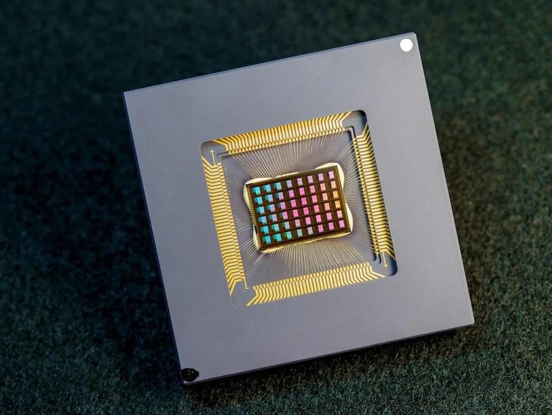 NeuRRAM là chip điện toán trong bộ nhớ 48 lõi sử dụng sơ đồ cảm biến điện áp mới để tăng hiệu quả năng lượng. Ảnh Ieee. Spectrum