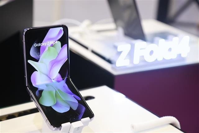 Điện thoại cầm tay Galaxy Z Fold4 của Samsung. Ảnh DigiTimes