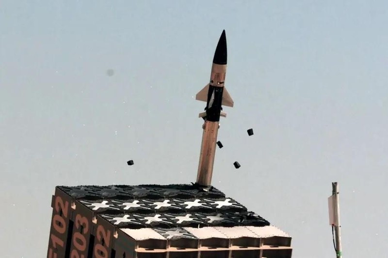 Phóng thử nghiệm hệ thống phòng không tích hợp tên lửa đánh chặn Tamir Iron Dome của Rafael. Ảnh Bộ Quốc phòng Israel/RAFAEL