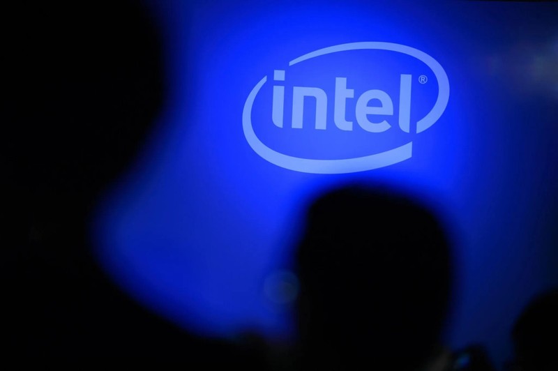 Công ty sản xuất chip Intel (Logo). Ảnh minh họa BloombergNews