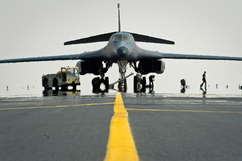 Máy bay ném bom B-1B Lancer.