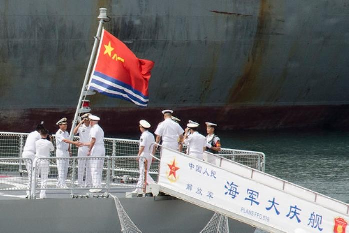 Ngày 9/8/2016, tại Thanh Đảo, phía Trung Quốc tiếp đón Đô đốc Scott Swift, Tư lệnh Hạm đội Thái Bình Dương, Hải quân Mỹ. Ảnh: Navy.mil.
