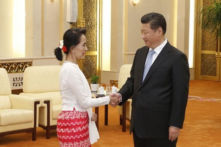 Ngày 11/6/2015, tại Bắc Kinh, Bà Aung san Suu kyi hội kiến với Chủ tịch Trung Quốc Tập Cận Bình. Ảnh: AFP.