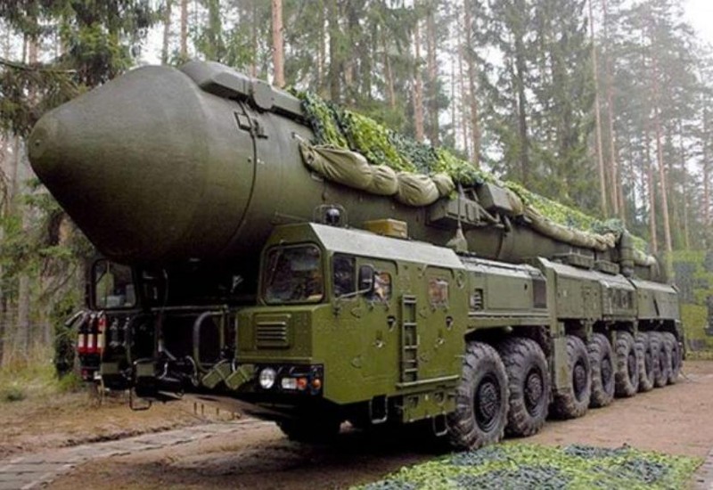 Xe phóng tên lửa đạn đạo Topol-M Quân đội Nga. Ảnh: Cankao
