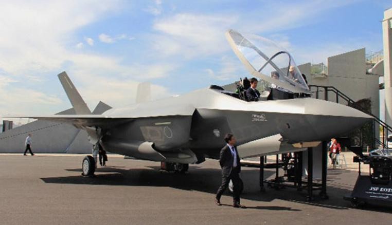 Mô hình máy bay chiến đấu tàng hình F-35 xuất hiện tại Triển lãm hàng không vũ trụ Nhật Bản. Ảnh: Cankao