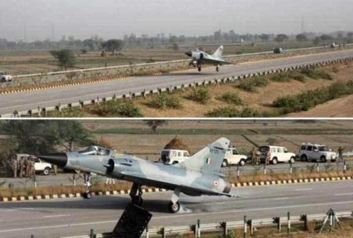 Các máy bay chiến đấu của Không quân Ấn Độ tiến hành diễn tập cất hạ cánh trên đường cao tốc. Ảnh: Cankao