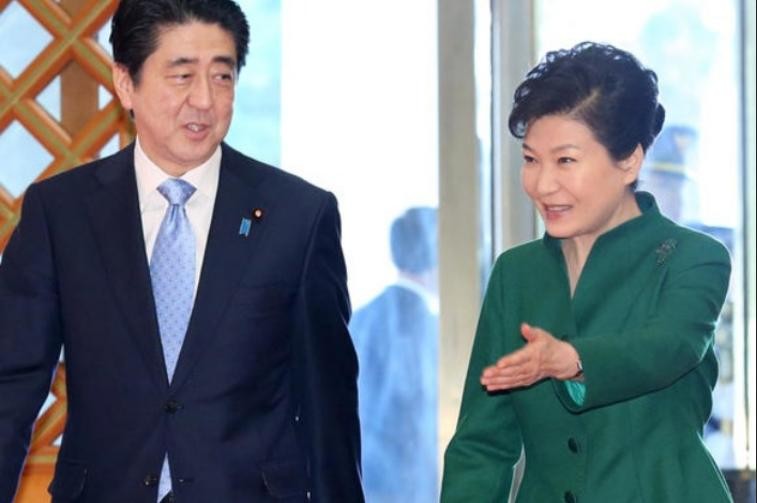 Thủ tướng Nhật Bản Shinzo Abe và Tổng thống Hàn Quốc Park Geun-hye. Ảnh: Japan Herald