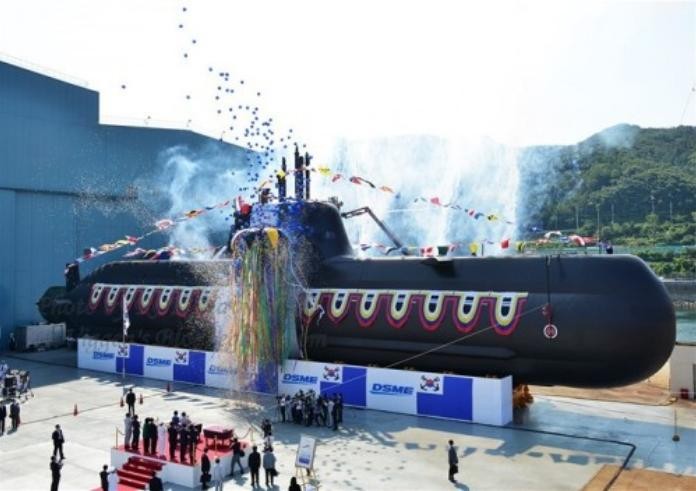 Tàu ngầm thông thường AIP Type 214 của Hải quân Hàn Quốc. Hàn Quốc có thể chuyển nhượng công nghệ khi xuất khẩu vũ khí. Ảnh: Sina