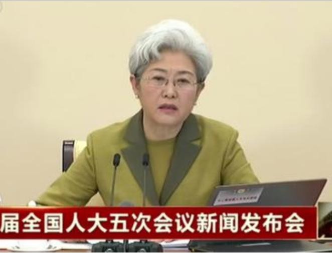 Bà Phó Oánh, người phát ngôn Kỳ họp thứ 5 Quốc hội khóa 12 Trung Quốc. Ảnh: Sina