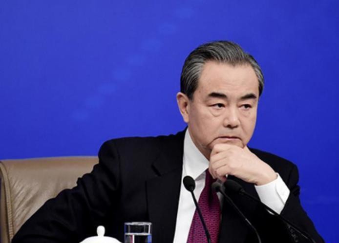 Bộ trưởng Ngoại giao Trung Quốc Vương Nghị tại cuộc họp báo ngày 8/3/2017 bên lề kỳ họp Lưỡng hội, Trung Quốc. Ảnh: Nhật báo Trung Quốc