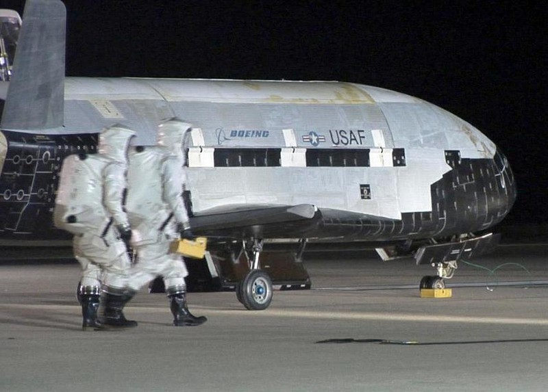 Máy bay không gian không người lái X-37B Mỹ. Ảnh: The Sun