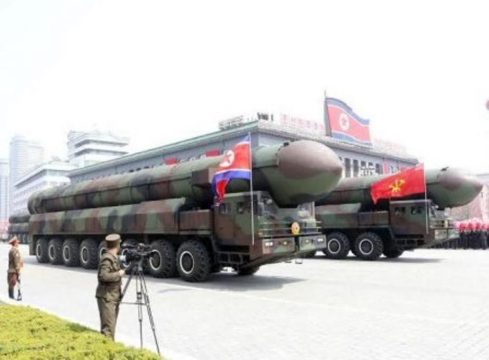 Tên lửa đạn đạo "xuyên lục địa" mới do Triều Tiên lần đầu tiên công bố. Ảnh: Cankao