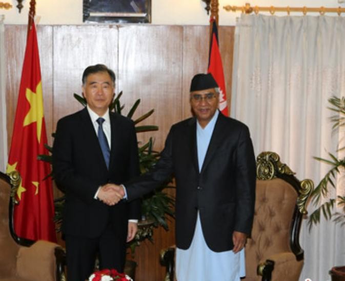 Ngày 16/8/2017, Phó Thủ tướng Trung Quốc Uông Dương hội kiến Thủ tướng Nepal Sher Bahadur Deuba. Ảnh: Chinanews.