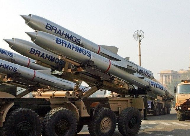 Tên lửa hành trình siêu âm BrahMos do Ấn Độ và Nga hợp tác sản xuất. Ảnh: Huanqiu.