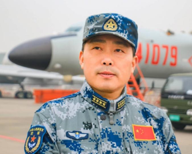 Người phát ngôn không quân Trung Quốc Thân Tiến Khoa. Ảnh: Kaixian.