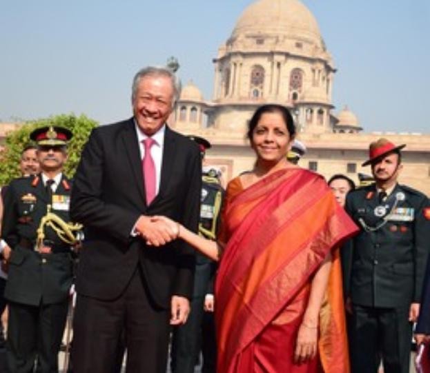 Bộ trưởng Quốc phòng Singapore Ng Eng Hen thăm Ấn Độ. Ảnh: UNITED NEWS OF INDIA.