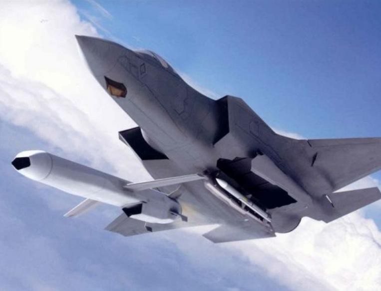 Hình ảnh tưởng tượng về máy bay chiến đấu tàng hình F-35 phóng tên lửa chống hạm tàng hình JSM. Ảnh: Cankao.