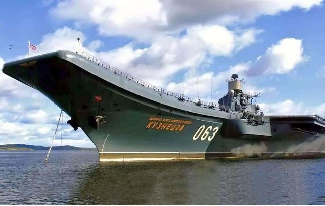 Tàu sân bay Kuznetsov hải quân Nga. Ảnh: QQ.