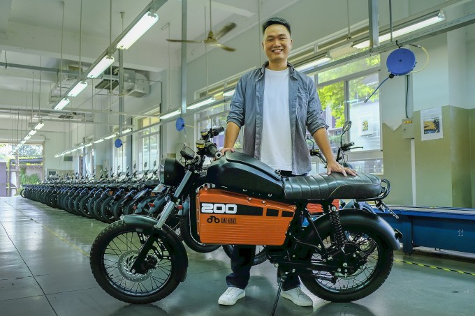 Danh tính Dat Bike: Startup xe máy điện mời Quốc Cơ – Quốc Nghiệp đóng quảng cáo