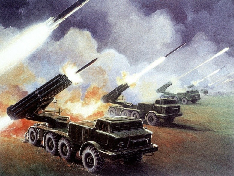Pháo phản lực Uragan của Nga khai hỏa trong một cuộc tập trận