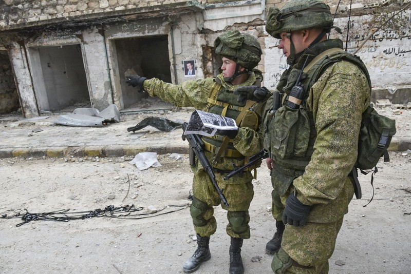 Binh sĩ Nga làm nhiệm vụ ở thành phố Aleppo, Syria sau khi giải phóng