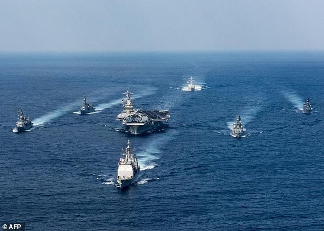 Cụm tác chiến tàu sân bay Carl Vinson trên đường tới bán đảo Triều Tiên năm 2017