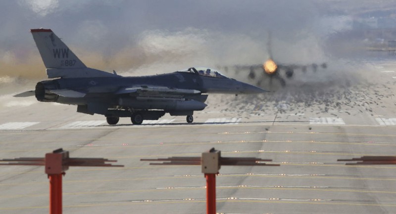 Chiến đấu cơ F-16 xuất kích