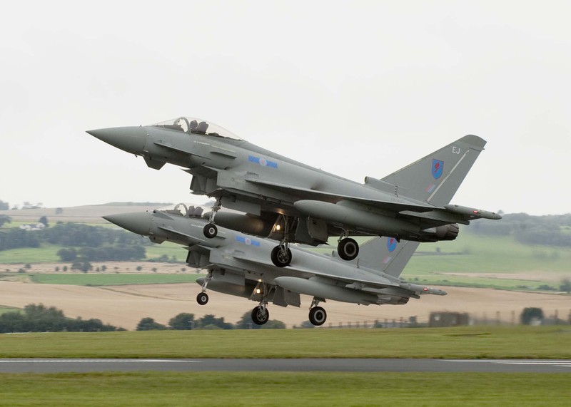 Chiến đấu cơ Typhoon của không quân hoàng gia Anh