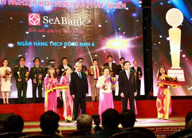 SeABank vinh dự được Phó Thủ tướng thường trực Chính phủ Trương Hòa Bình trao giải