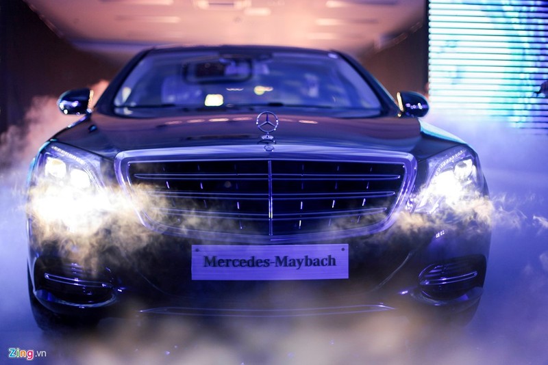 Sau thành công của Maybach S600, Mercedes tiếp tục giới thiệu đến thị trường Việt Nam Maybach S400 với giá khởi điểm 6,89 tỷ đồng.